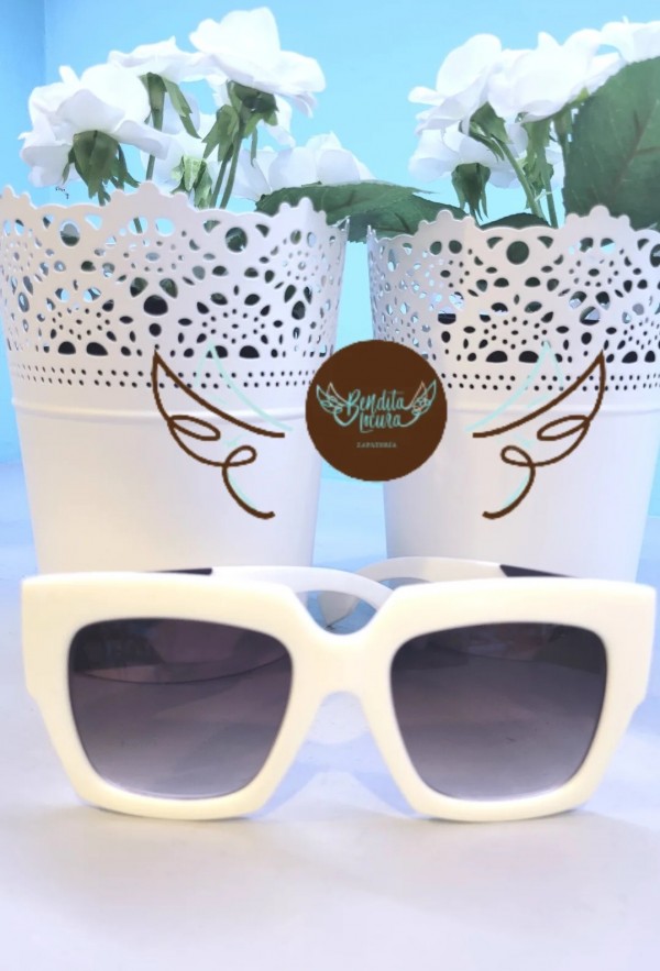 Gafas de sol polarizadas con cristales homologados. Montura blanca de pasta y patillas bicolor.