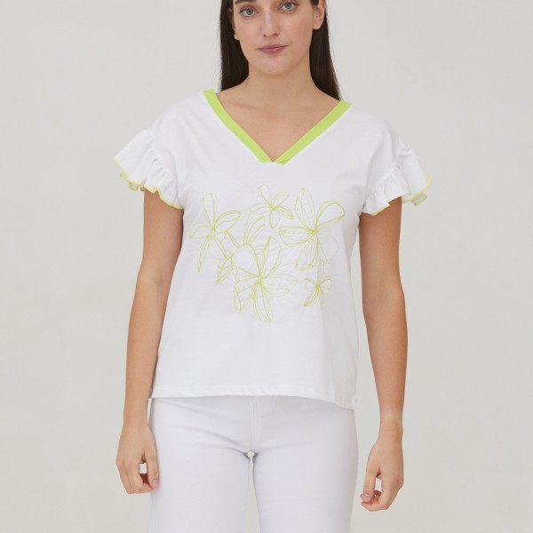 Camiseta de algodón con escote de pico y motivo floral en el centro.