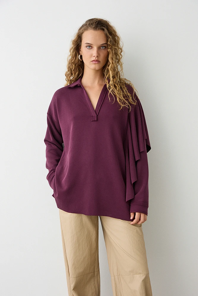 Blusa de manga larga, con cuello, escote en V, corte regular, tacto suave.