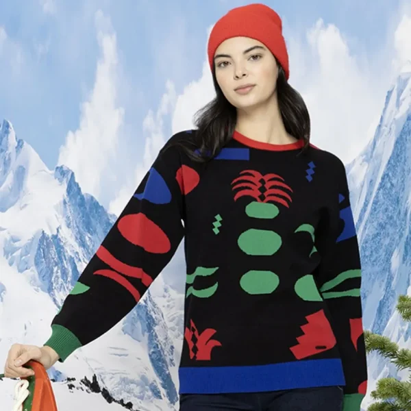 Jersey ideal para un look original y moderno. Detalles en ribs de colores: cuello rojo, final de mangas mangas verde y final de cuerpo azul.