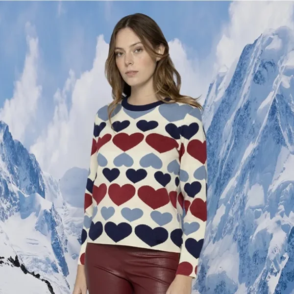 Jersey con corazones en  colores azul claro, azul oscuro y granate dispuestos en líneas. Destaca por no tener ribs en mangas ni en el final, dejando que el diseño llegue hasta el borde.