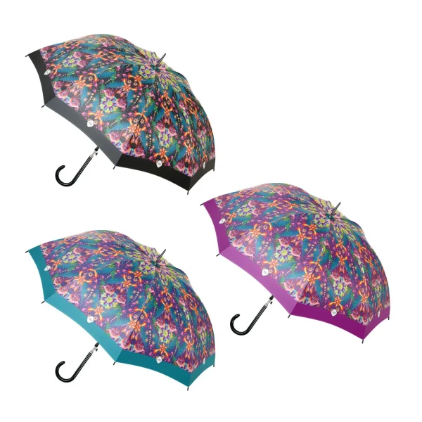 Es un paraguas largo con una montura resistente y de calidad con una práctica apertura automática. Sus varillas de fibra de vidrio son resistentes a los golpes de viento. Su tejido pongee es extra resistente al agua. Disponible también en montura plegable. Paraguas de 8 varillas de 61 cm Medidas: 86 cm de largo Diámetro: 102 cm