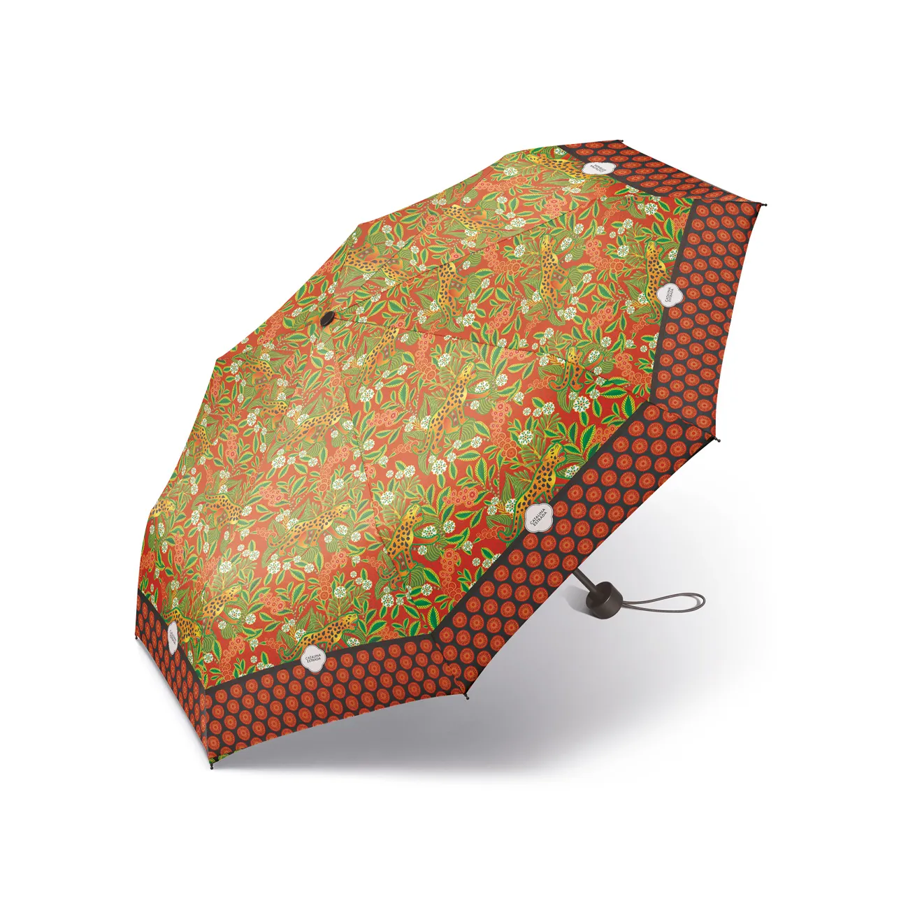 PARAGUAS MINI FURIA NARANJA_35_11zon Es un paraguas plegable con una montura resistente y de calidad, con sistema de apertura manual. Sus varillas de fibra de vidrio son resistentes a los golpes de viento. Su tejido pongee es extra resistente al agua. Incluye funda rígida protectora. Paraguas de 8 varillas de 54 cm Medidas: 24 cm de largo cerrado Diámetro: 96 cm