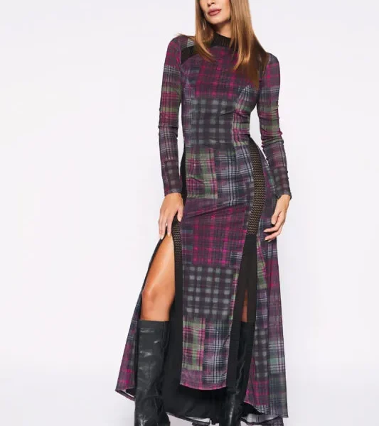 Vestido con tejido de tul velvet estampado, con forro interior, cremallera invisible en espalda, y puntilla de crochet como fantasía. Composición: 95% poliéster, 5% elastano