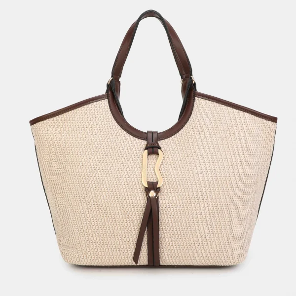 Esta versión XL del bolso  está confeccionada en rafia . Tiene dos posiciones; mano y bandolera, asa ajustable en su interior. Encontramos diferentes bolsillos, uno de ellos con cremallera. Los detalles metálicos son de color oro claro. Medidas: 29*44*13