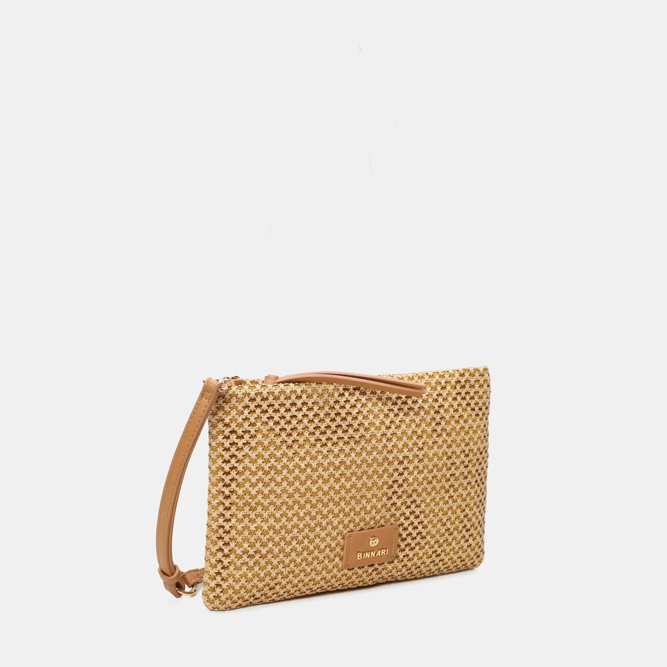CARTERA LIA En verano, los bolsos de mano son un must have en todos los armarios. Está confeccionado en rafia y nylon reciclado . Bolso versátil, pues lleva en su interior un asa bandolera ajustable. Medidas: 22*28*1